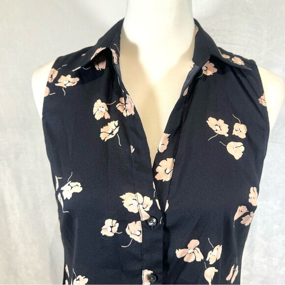 Ann Taylor navy and pink floral button down top size XS - Picture 4 of 7